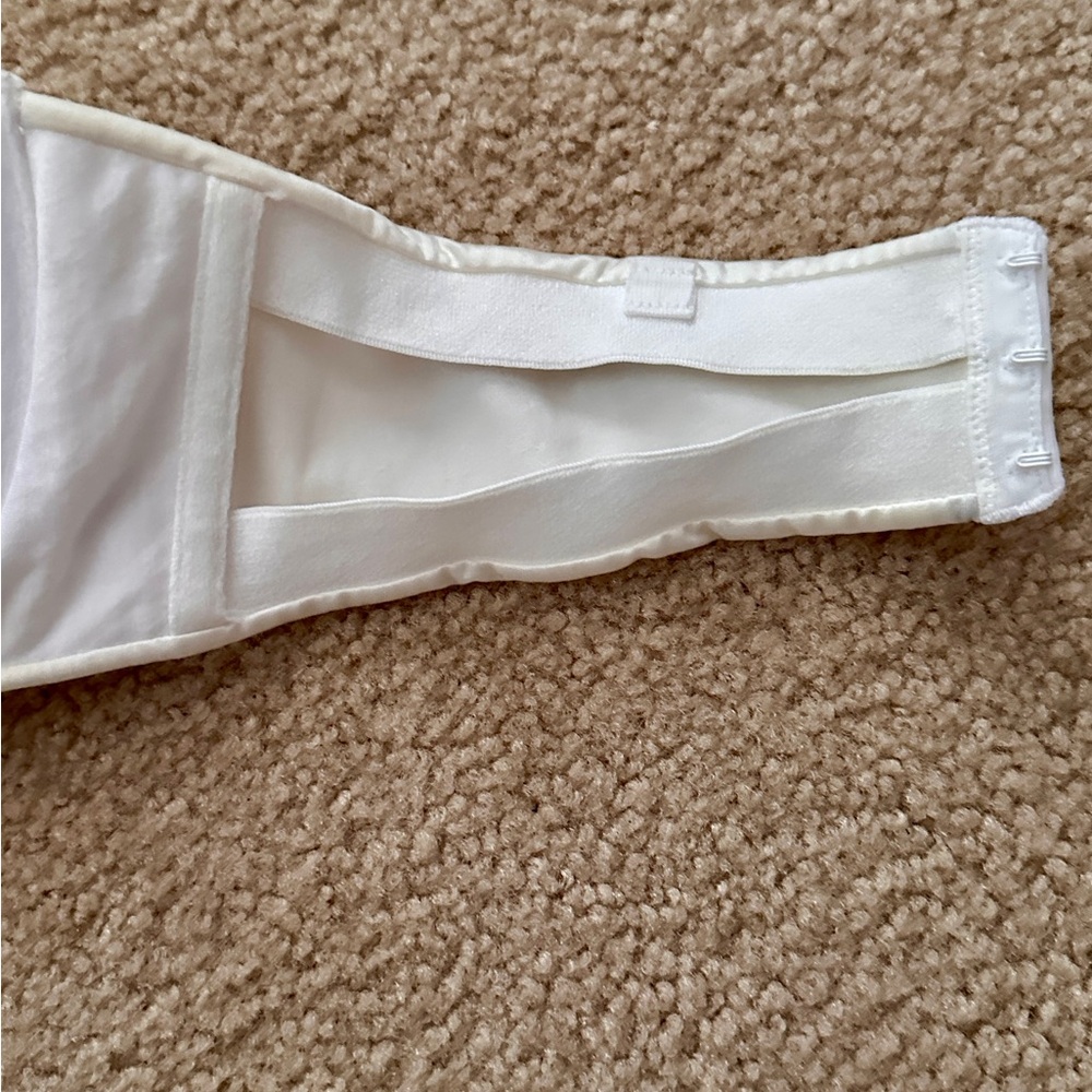 White Strapless Bra - Picture 6 of 6